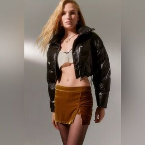 Urban Outfitters Mini Jupe-Short Grace Basse en Velours